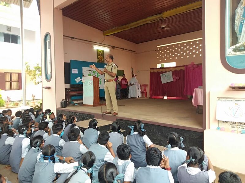 പ്രമാണം:34250 ANTIDRUG DAY CLASS.jpg