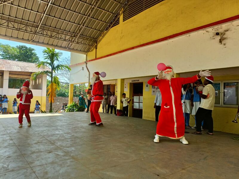 പ്രമാണം:44018 christmas.jpg