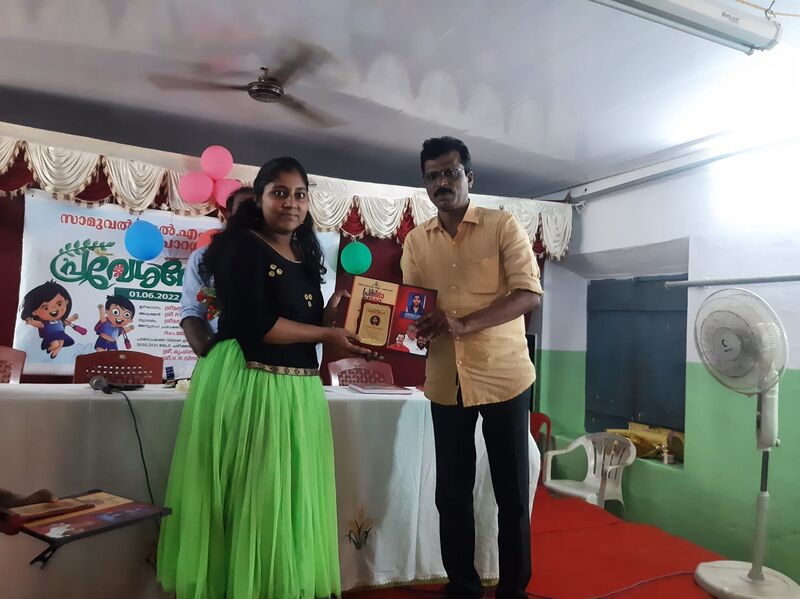 പ്രമാണം:44042 pravesanothsavam 4.jpg