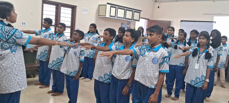 പ്രമാണം:44046 lk25 robopledge1.jpg