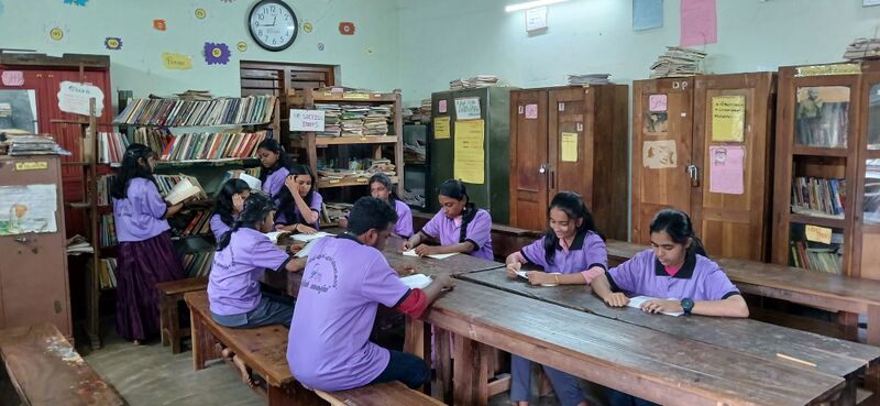 പ്രമാണം:44055 reading library.jpg