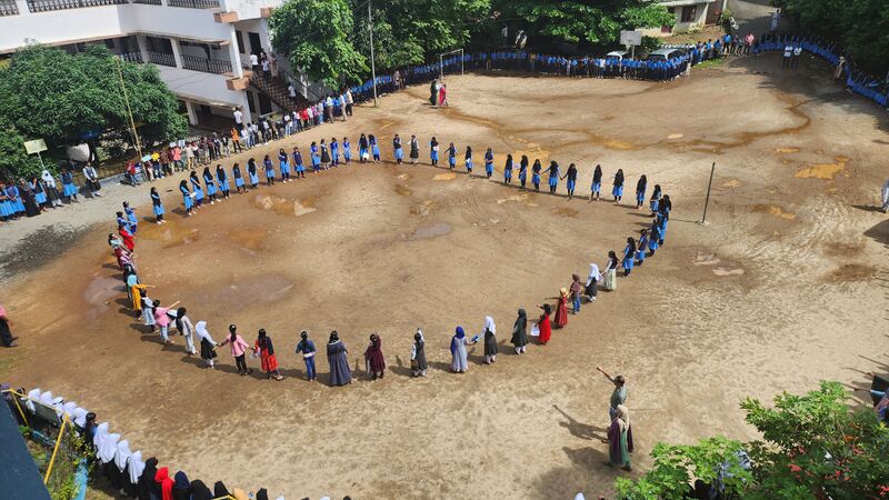 പ്രമാണം:47045-lahari 23.jpg