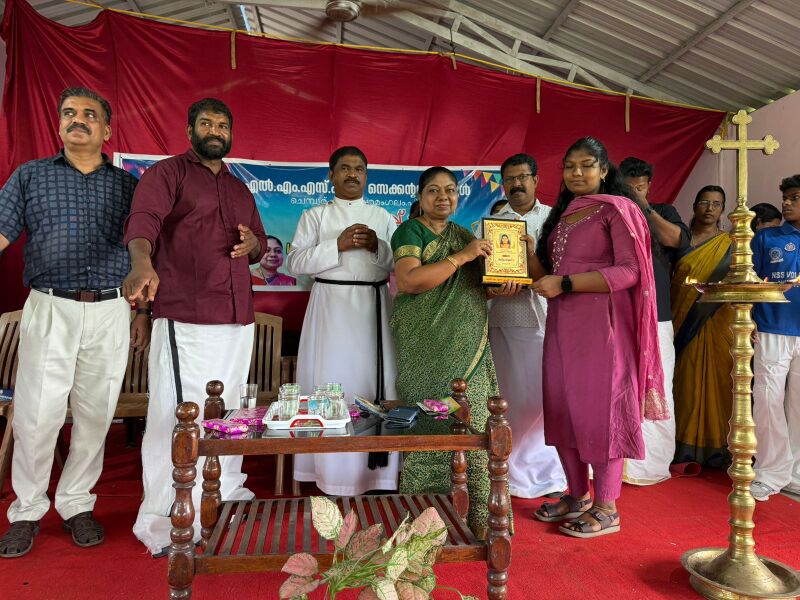 പ്രമാണം:BS TVM 44066 121c.jpeg