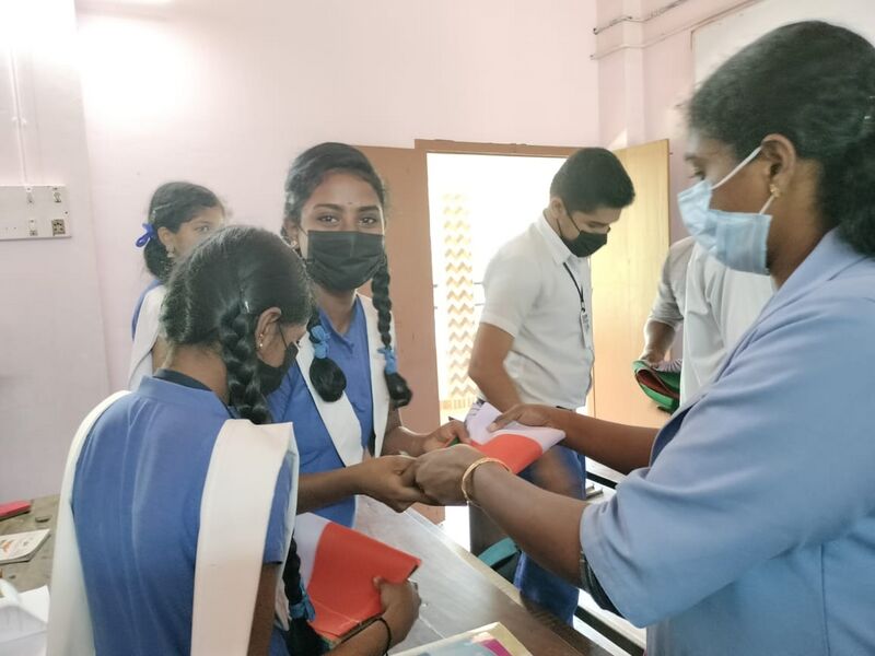 പ്രമാണം:Flag distribution 35052 22 (6).jpeg