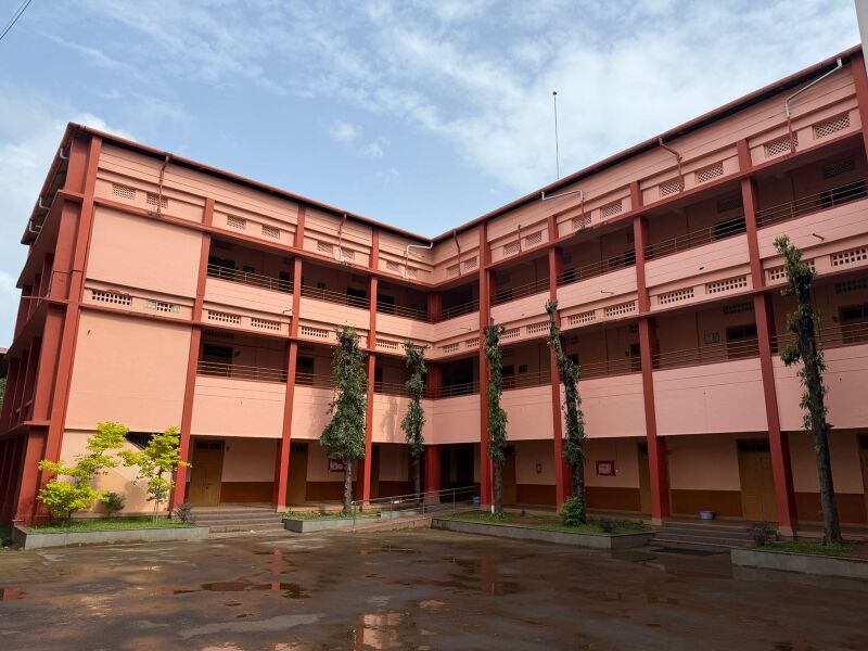 പ്രമാണം:HS Building SMS.jpg