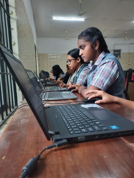 പ്രമാണം:Pookalamcompetition.jpg