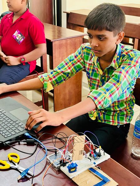 പ്രമാണം:13000 55.r.jpg