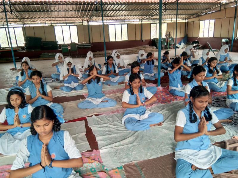 പ്രമാണം:14002 yo.jpg