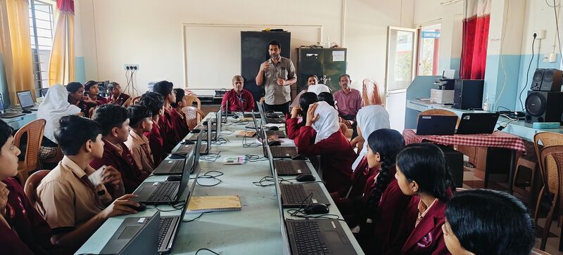 പ്രമാണം:15051 scool camp ina.jpg