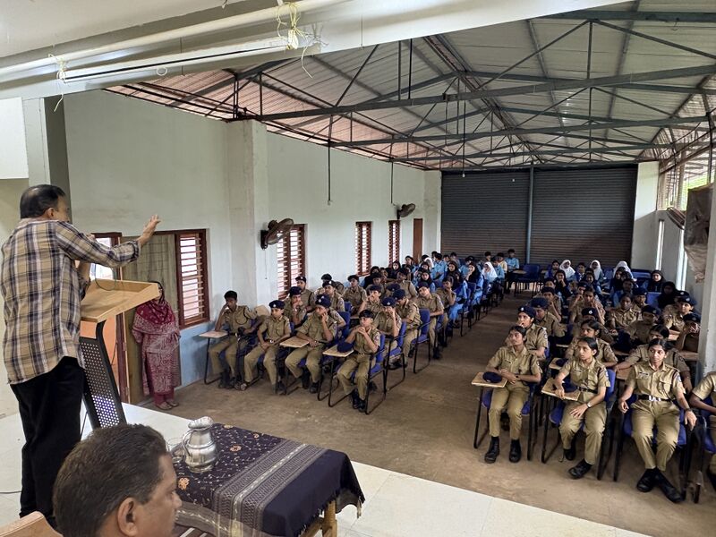പ്രമാണം:16042 paristhithidinam26 2.jpg