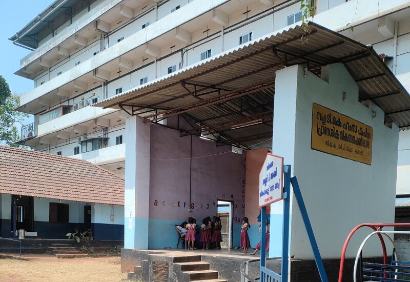 പ്രമാണം:18530-Schoolstage.jpg