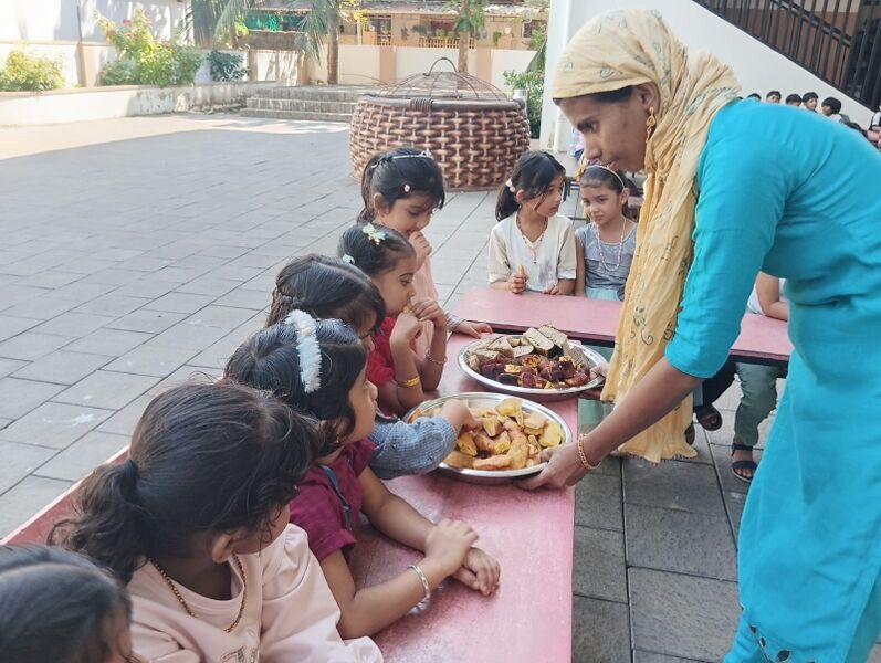 പ്രമാണം:18679 snacks 24-25 (2).jpg