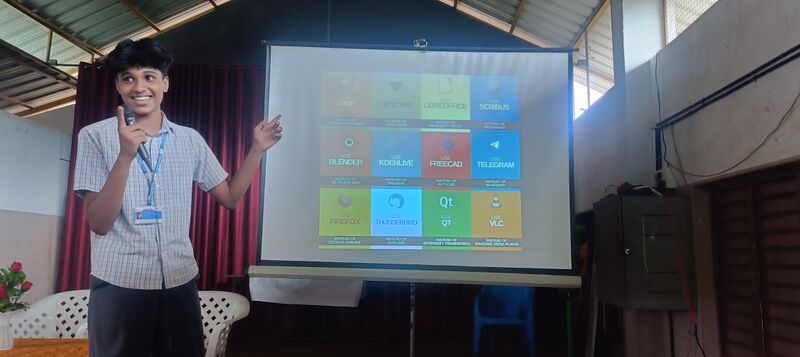 പ്രമാണം:21096 awareness to students 2.jpg