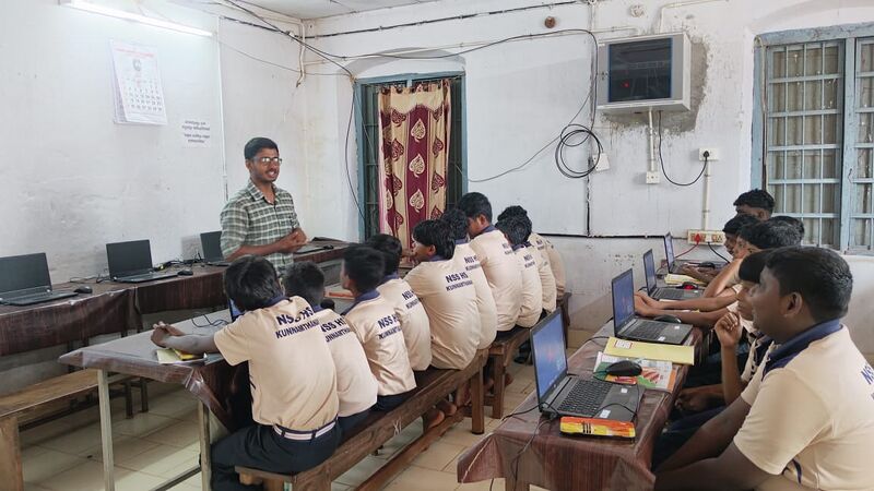 പ്രമാണം:37025-LK-PreCamp25 02.jpeg