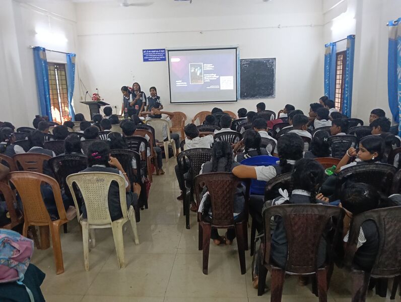 പ്രമാണം:37053-Class taken by lk students(1).jpg.jpg