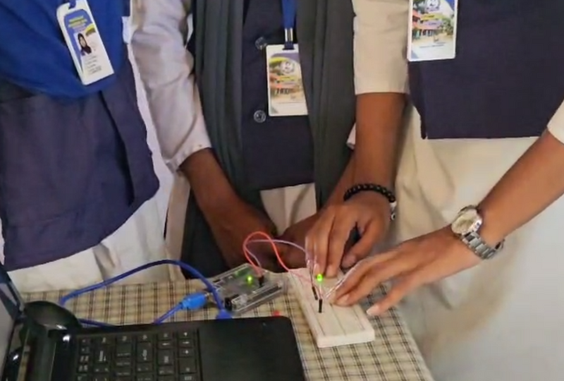 പ്രമാണം:42015-robotic fest 1.png