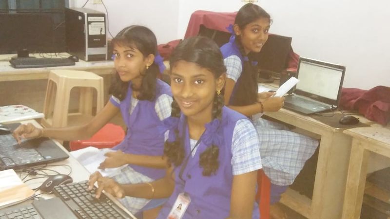 പ്രമാണം:44066little kites.jpeg