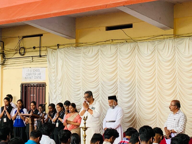 പ്രമാണം:Class 11 Opening Day 4.jpg