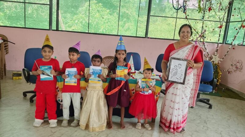 പ്രമാണം:Glps 25405 Birthday celebratoin.jpeg