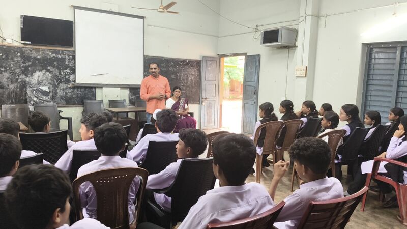 പ്രമാണം:Lk2025 batch.jpg