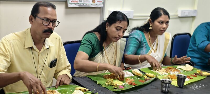 പ്രമാണം:Onam TVM6.resized.jpg