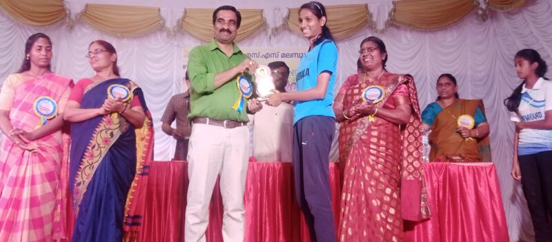 പ്രമാണം:21068 hockey2.jpeg