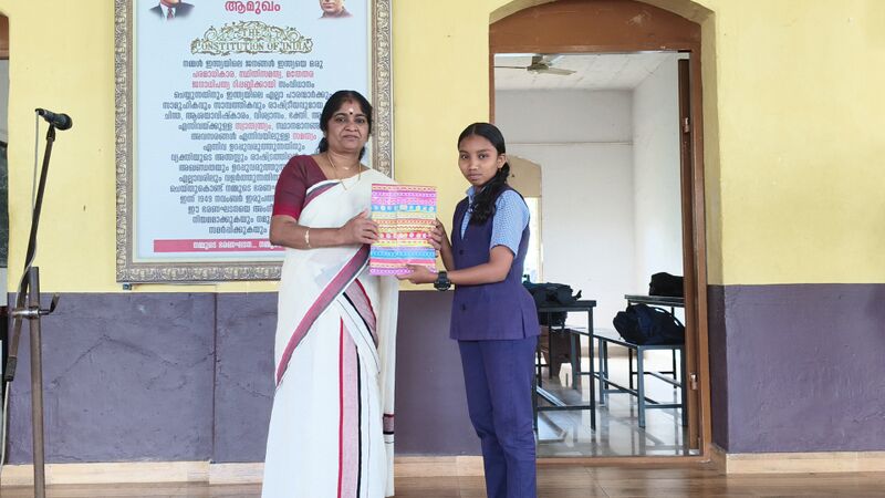 പ്രമാണം:23004keralapiravi 2.jpg