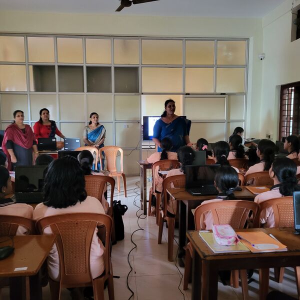 പ്രമാണം:23008 Little kites camp2.jpg