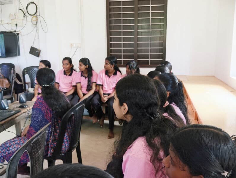 പ്രമാണം:25033 lk schoolcamp.jpg