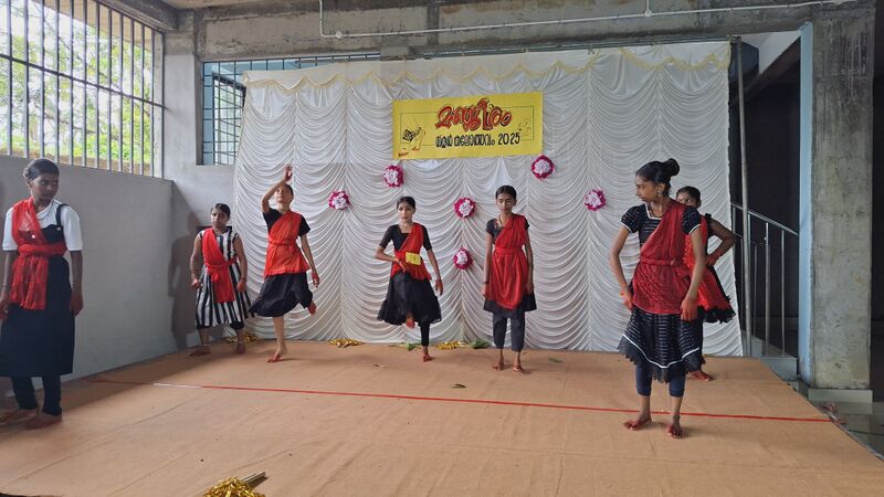പ്രമാണം:25121 School kalolsavam.jpg