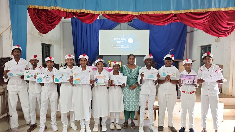 പ്രമാണം:28030 MOONDAY.jpg