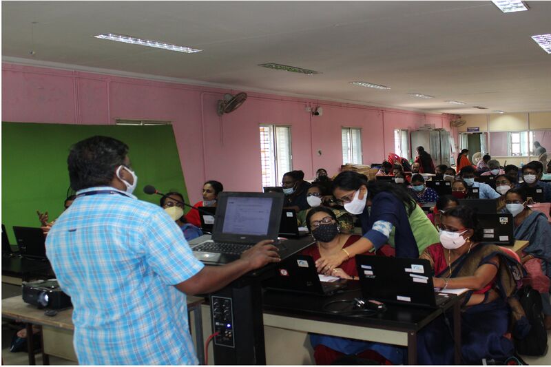 പ്രമാണം:Kollam 200000 batch3..jpg