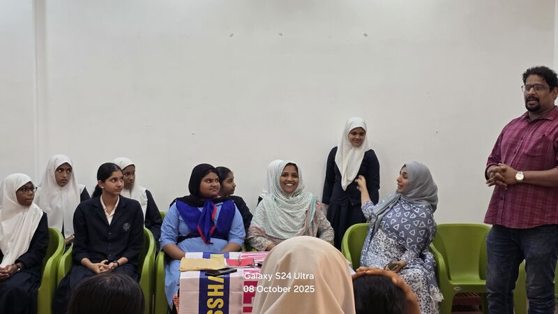 പ്രമാണം:Parents kite11.jpg