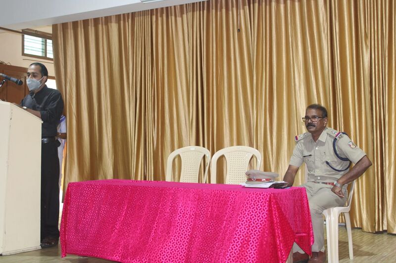 പ്രമാണം:Road safety 35052 22 (3).jpeg