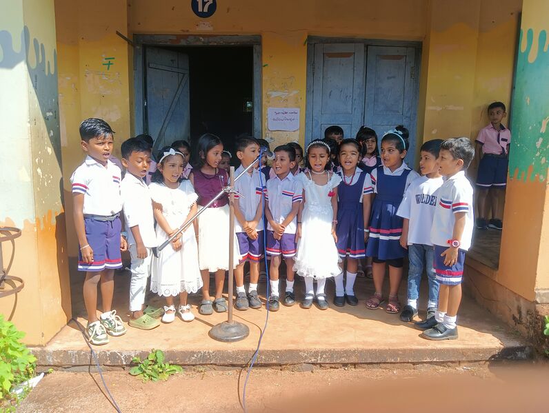 പ്രമാണം:11072 shishudinam3.jpg