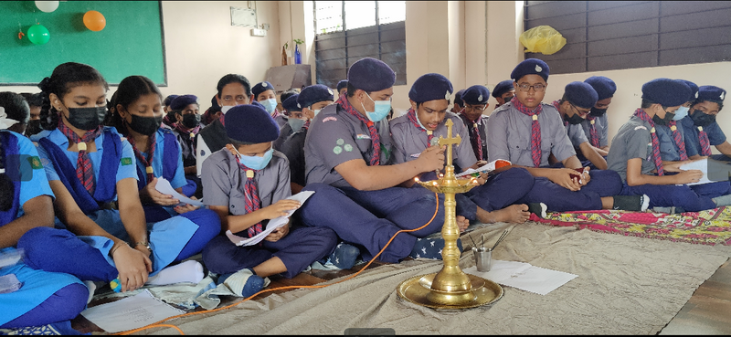 പ്രമാണം:15051 scout prayer.png