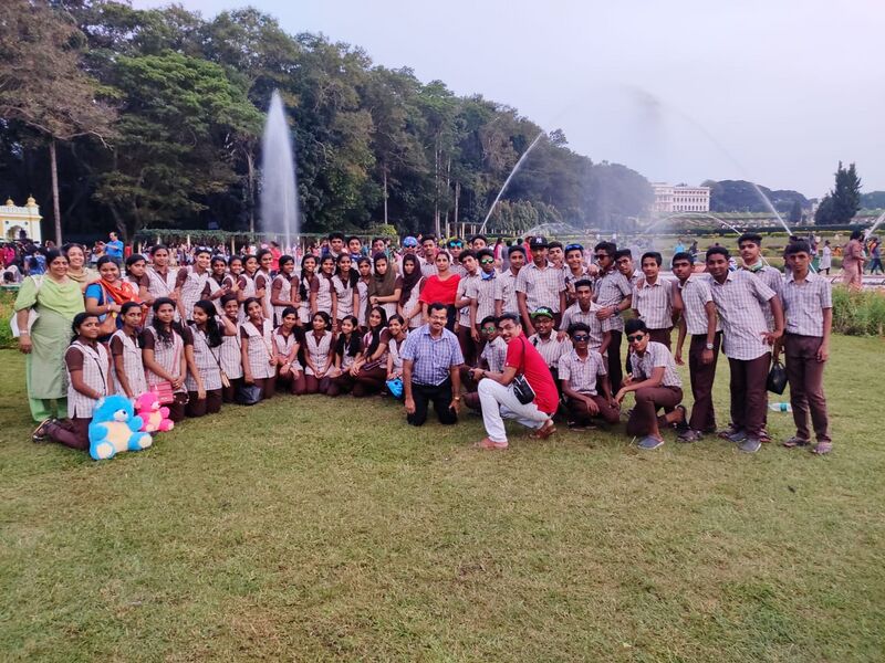 പ്രമാണം:32020 tour01.jpg