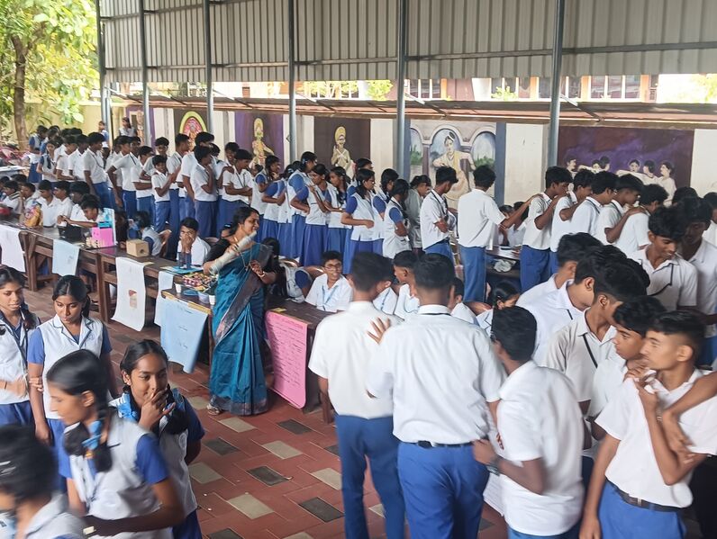 പ്രമാണം:35052 scfair 2526 2.jpg