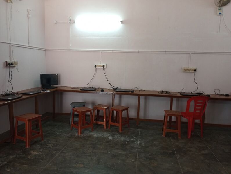 പ്രമാണം:43002 hitech U.P lab2.jpg