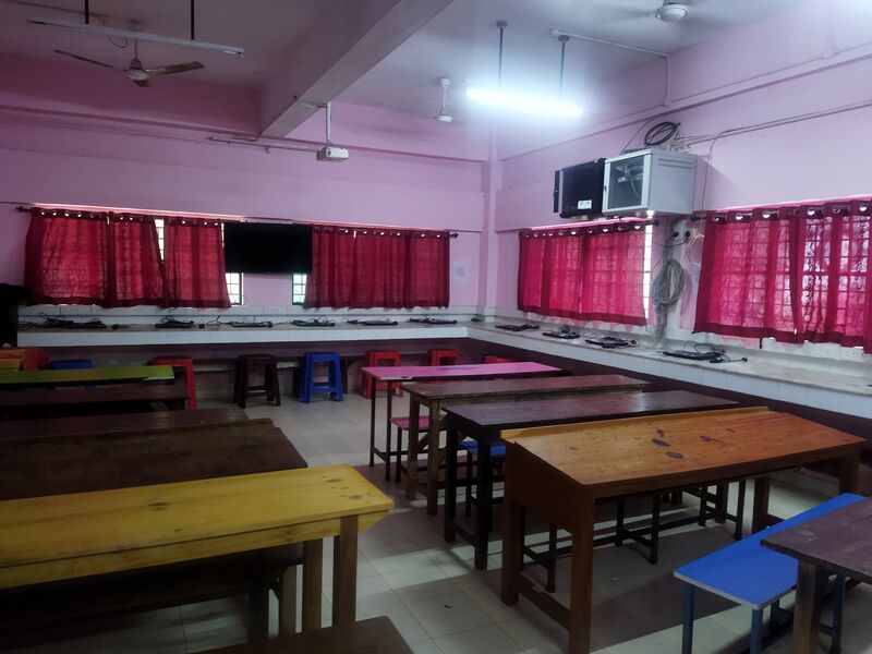 പ്രമാണം:43017 IT Lab 2025.jpg