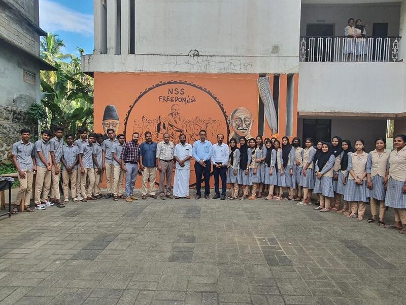 പ്രമാണം:47045-NSS freedom wall.jpeg