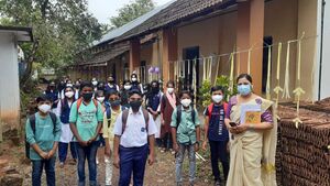 BS21 KNR 13040 2.jpg