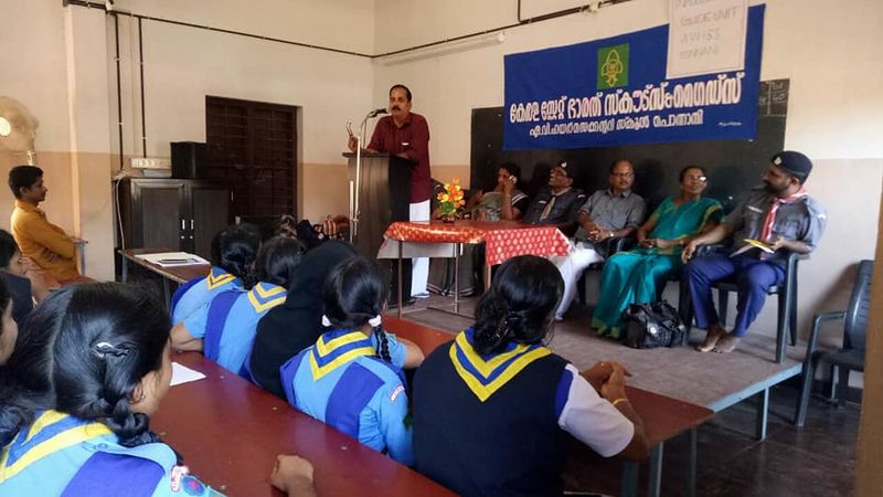 പ്രമാണം:Hss guide.jpg