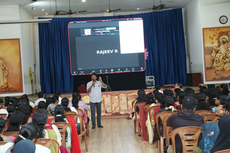 പ്രമാണം:LKM dist WS ALP1.jpg