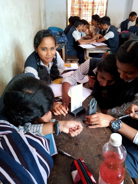 പ്രമാണം:Optics Lab2.jpg