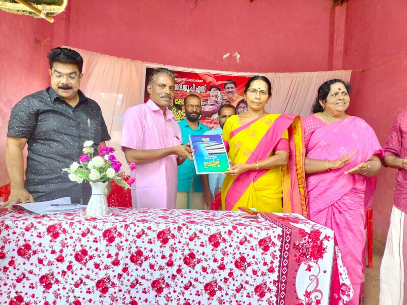 പ്രമാണം:Vellooppara magazine inauguration.jpg