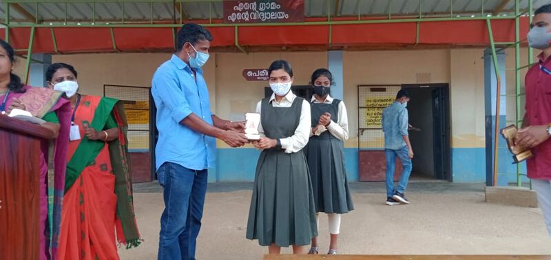 പ്രമാണം:15054 prize distribution 3.jpg