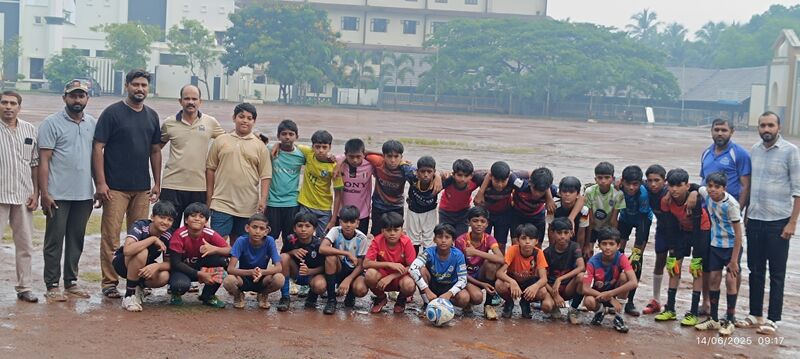 പ്രമാണം:19009-Under 14 -foot ball Selection.jpg