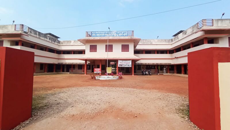 പ്രമാണം:23021 new bldg.jpg