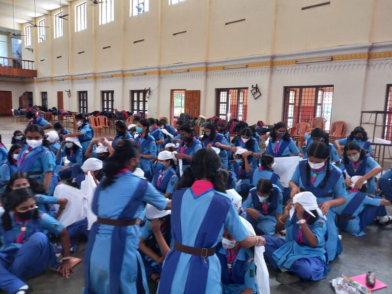 പ്രമാണം:31082 guides1.jpeg